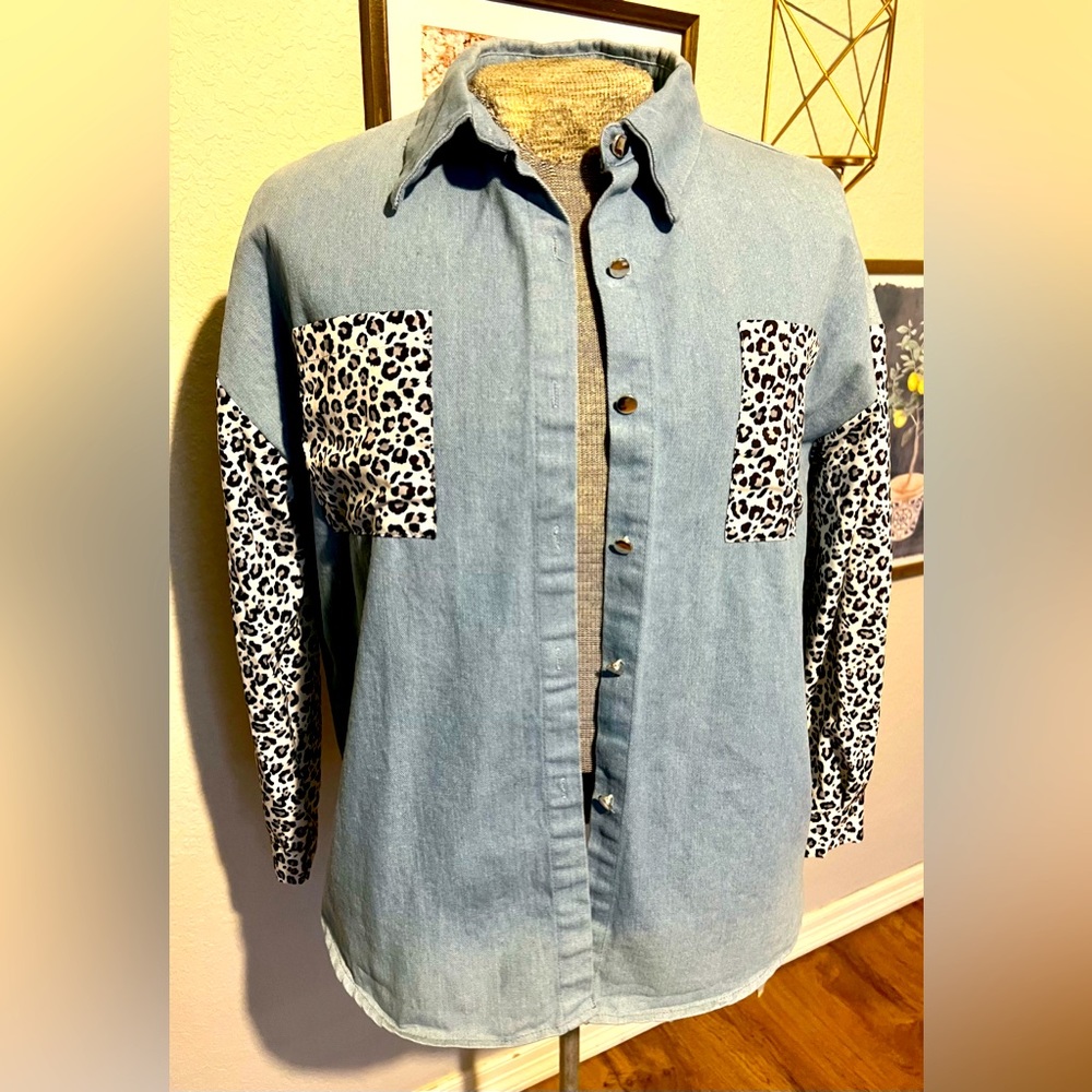Women’s Button Up Animal Print Button Up Blouse